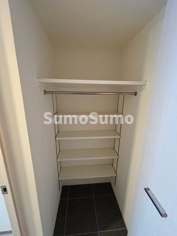 物件内観写真13　(たっぷりとした収納スペースです)