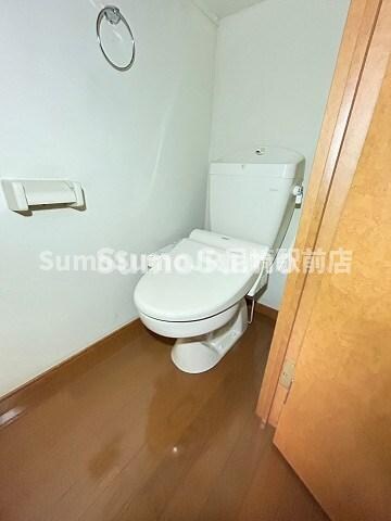 物件内観写真11　(落ち着いた色調のトイレです)
