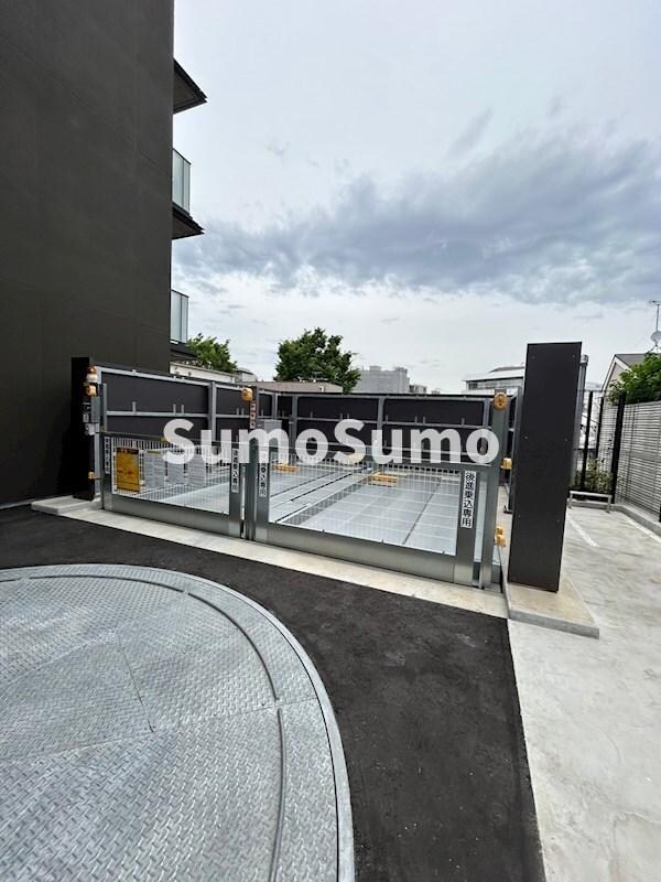 駐車場(駐車場に車を止められます)