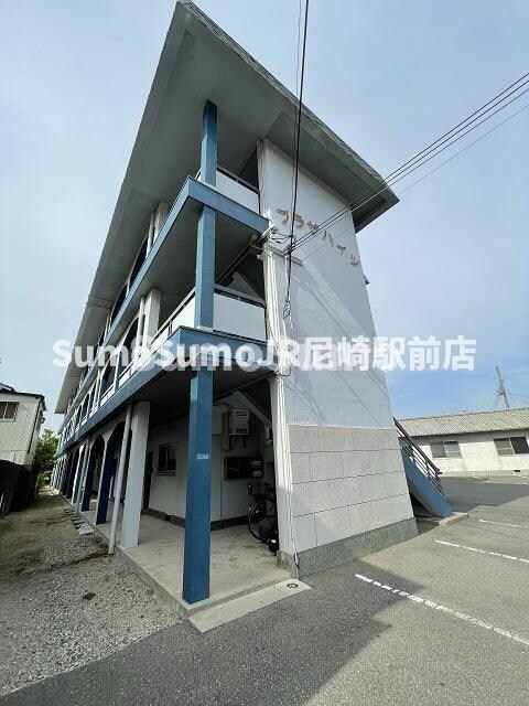 物件外観写真1　(きれいな外観です)