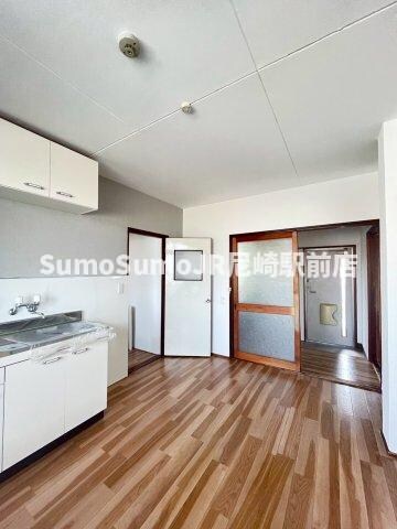 物件内観写真4　(ゆったり過ごせるリビングです)