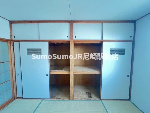 物件内観写真17　(たっぷりとした収納スペースです)