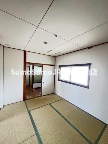 物件内観写真19　(おしゃれな居間です)