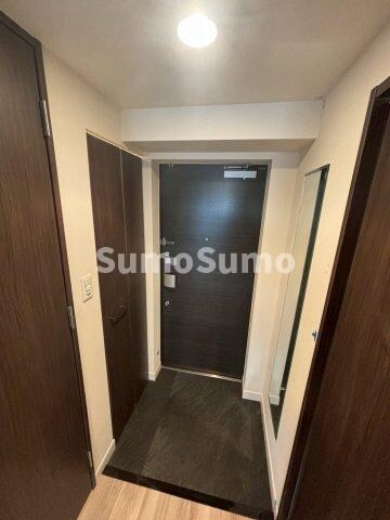 物件内観写真5　(明るい玄関です)