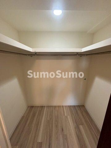 物件内観写真13　(大きなスペースがあり、収納には困りません)