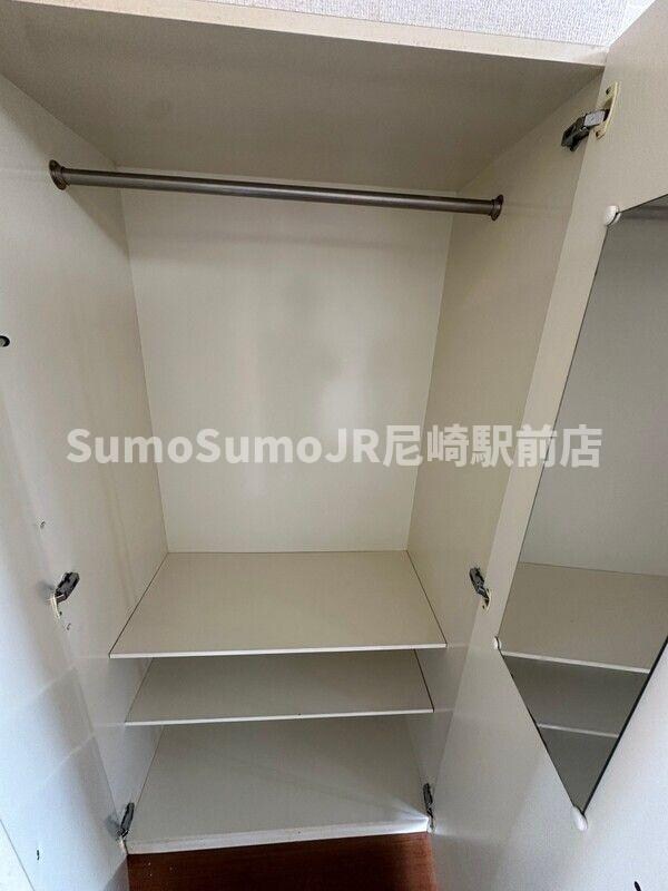 物件内観写真7　(収納豊富です)