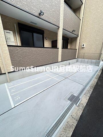 物件外観写真4　(駐車スペースもあります)