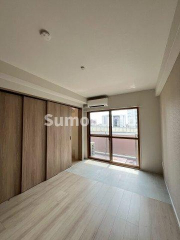 居室(こちらの居間で趣味の時間をお楽しみください)