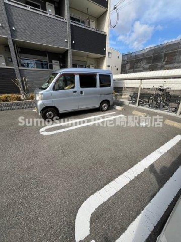 駐車場(駐車場に車を止められます)