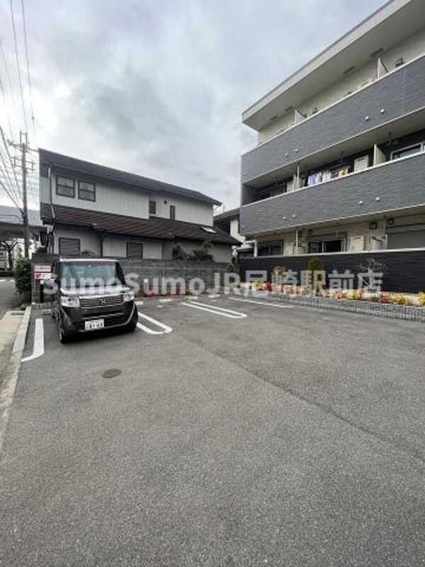 駐車場(駐車場に車を止められます)