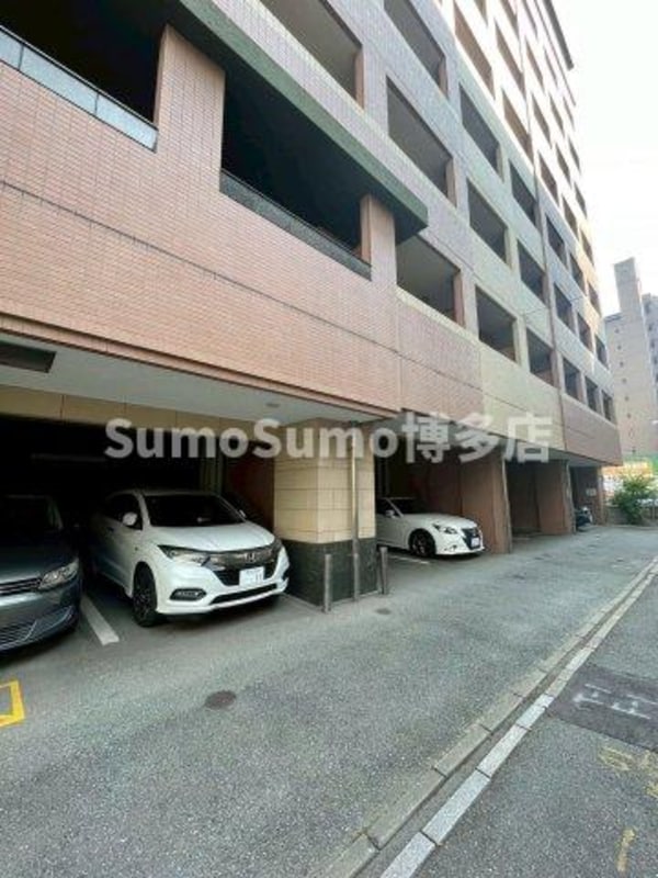 駐車場(駐車場に車を止められます)