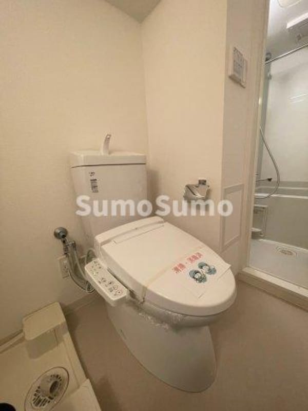 トイレ(落ち着いた色調のトイレです)