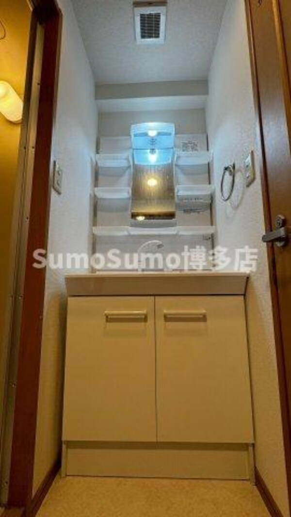 洗面・脱衣所(ゆったりとスペースのある洗面所)