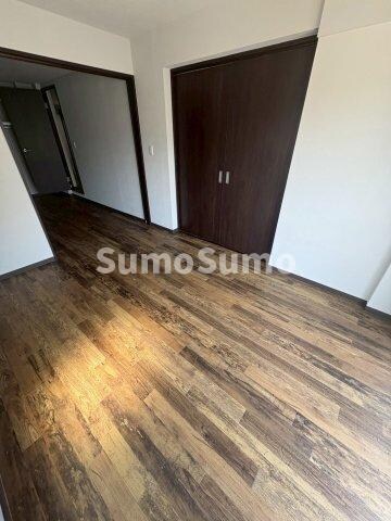 物件内観写真3　(ゆったりとした居間です)