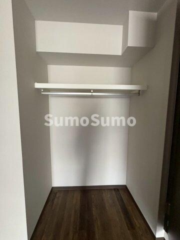 物件内観写真10　(たっぷりとした収納スペースです)
