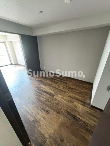 物件内観写真19　(こちらの居間で趣味の時間をお楽しみください)