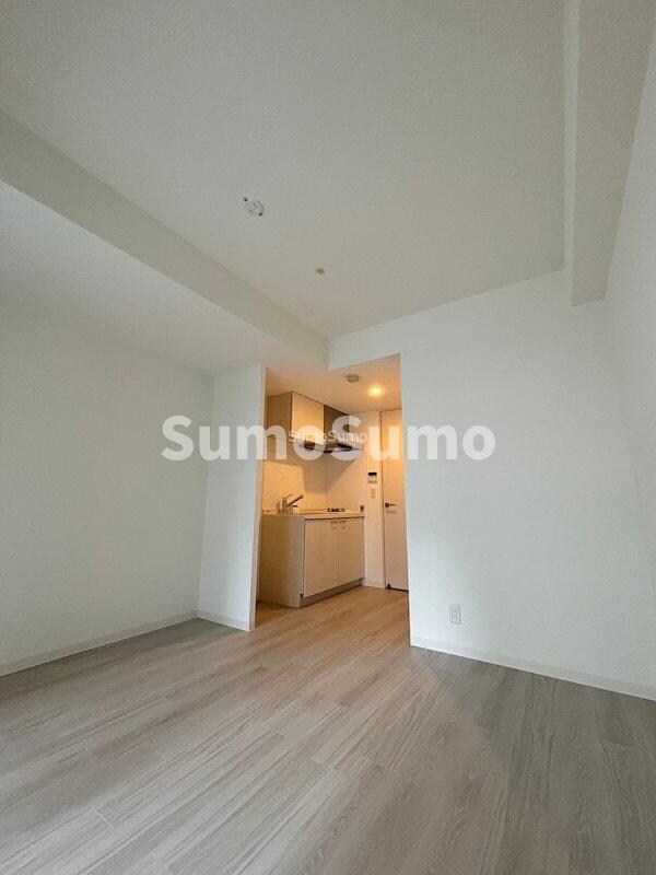 物件内観写真6　(こちらの居間で趣味の時間をお楽しみください)