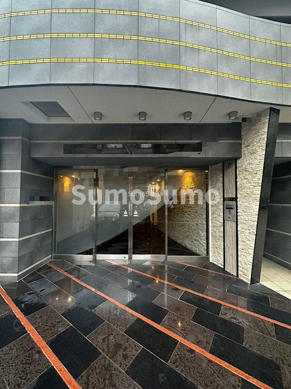 物件外観写真2　(清潔なエントランスです)