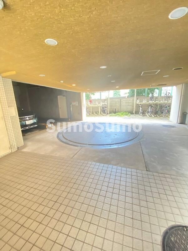 物件外観写真3　(駐車スペースもあります)