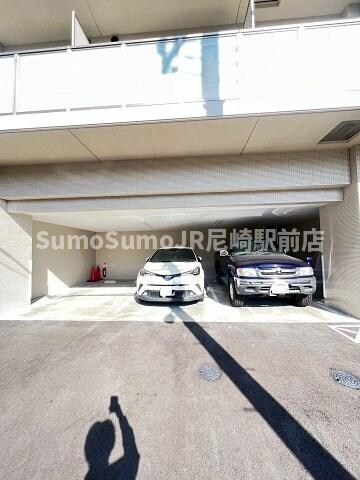 物件外観写真2　(駐車スペースもあります)