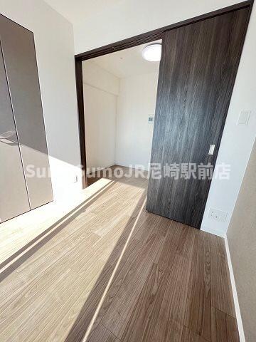 物件内観写真16　(ゆったりとした居間です)