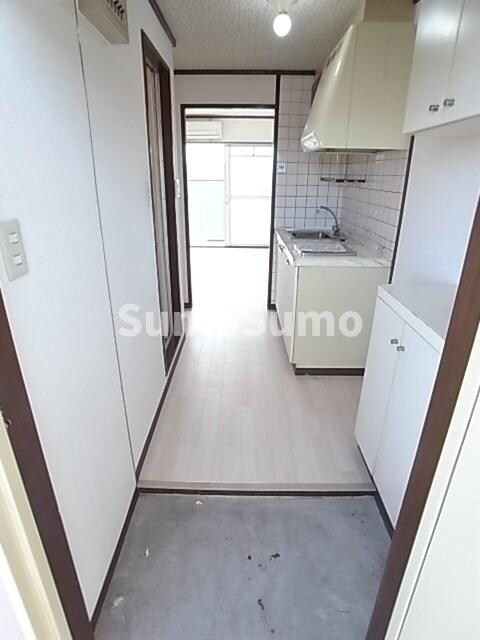 物件内観写真3　(落ち着いた玄関です)