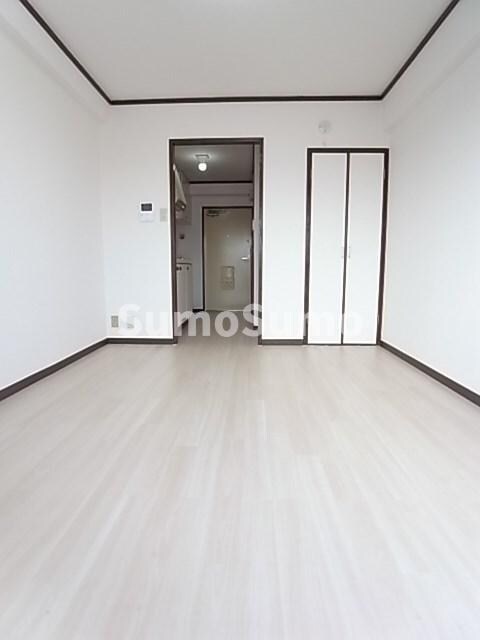 物件内観写真4　(おしゃれな居間です)