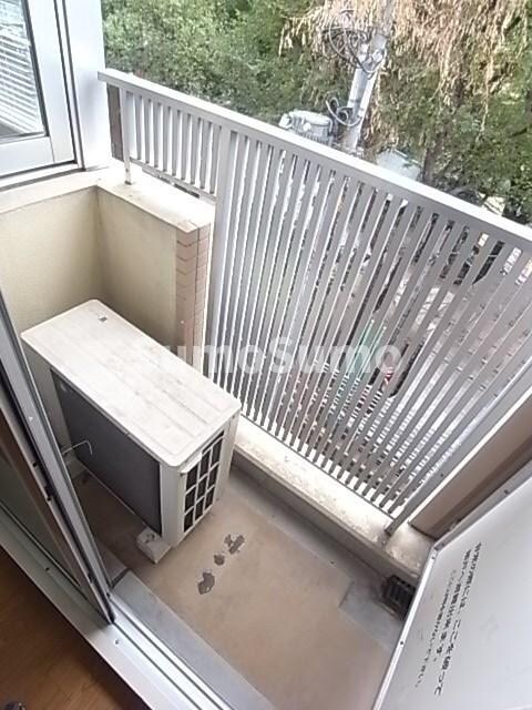 物件内観写真10　(暖かな日差しのふりそそぐバルコニー)