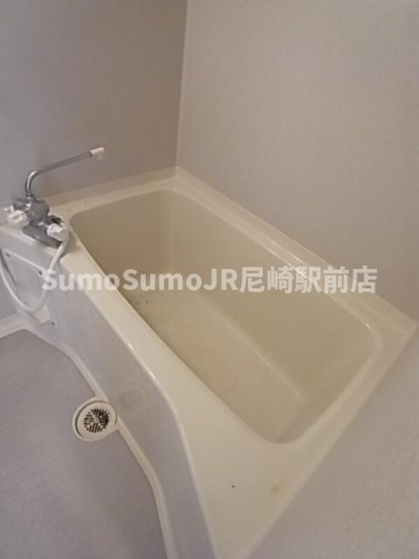 浴室(コンパクトで使いやすいお風呂です)