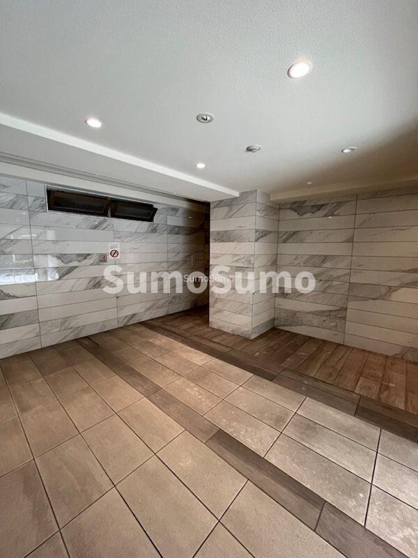 物件外観写真3　(ゆとりのあるロビーです)