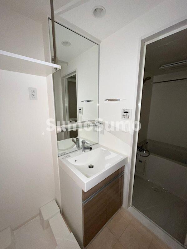 物件内観写真14　(ゆったりとスペースのある洗面所)