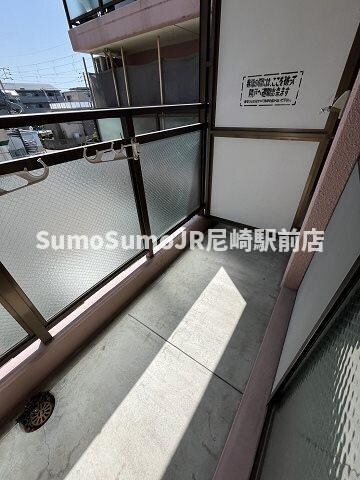 物件内観写真10　(お洗濯にも便利なバルコニー付き)