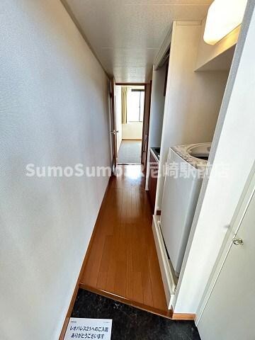 物件内観写真6　(収納もある玄関です)