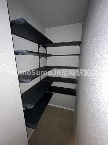 物件内観写真19　(便利な収納スペースです)