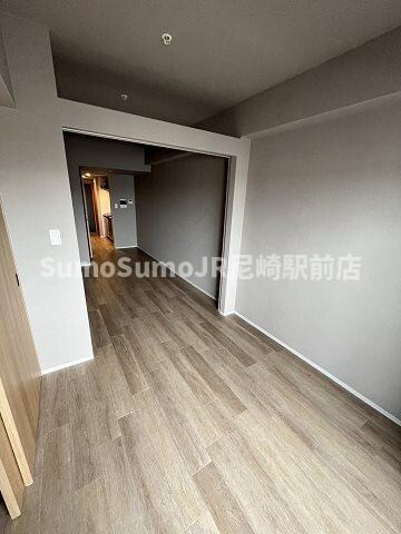 物件内観写真25　(広くて明るい寝室)