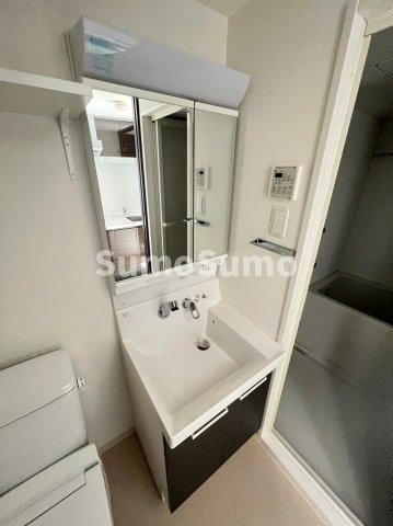 物件内観写真12　(明るい洗面所です)