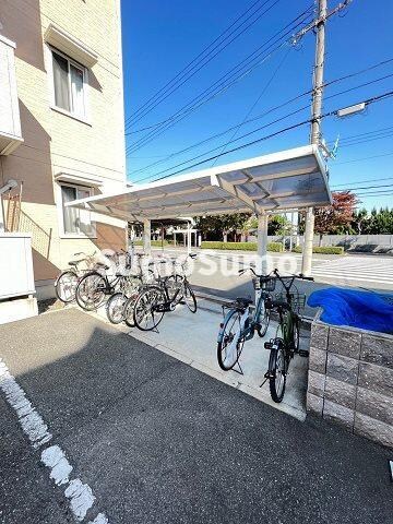 物件外観写真4　(駐車スペースもあります)