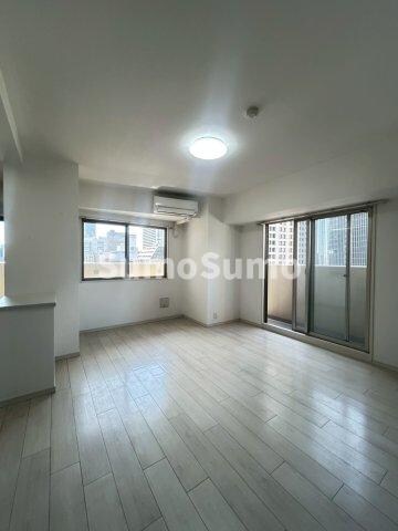 物件内観写真16　(こちらの居間で趣味の時間をお楽しみください)