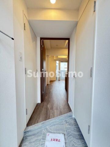 物件内観写真6　(ゆったりとした玄関です)