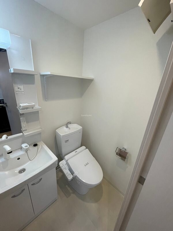 トイレ(コンパクトで使いやすいトイレです)