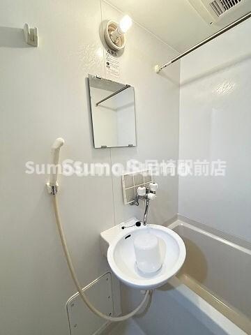 物件内観写真9　(スペースが確保できる洗面所です)