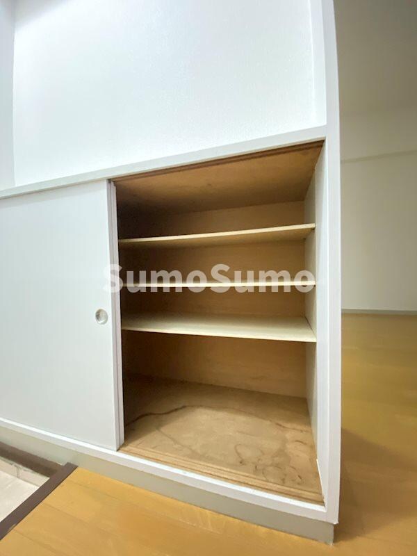 物件内観写真13　(小物を収納するのに便利です)