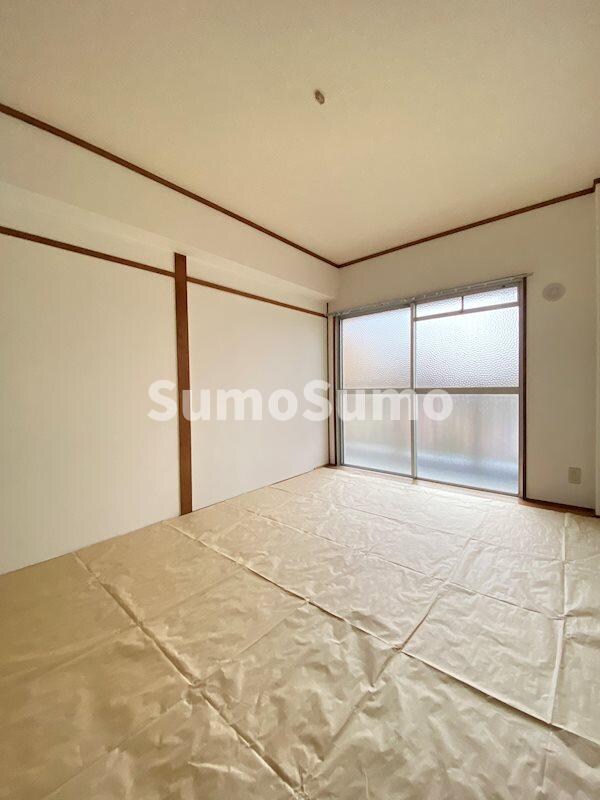 寝室(落ち着いた色調の寝室です)