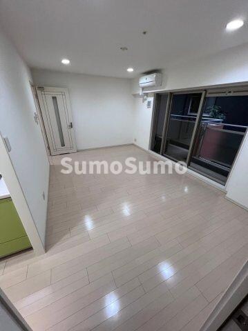 物件内観写真5　(おしゃれな居間です)