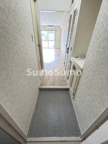 物件内観写真4　(ゆったりとした玄関です)