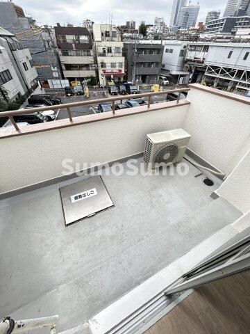 物件内観写真17　(お洗濯にも便利なバルコニー付き)