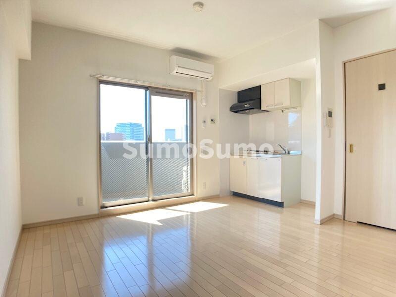 物件内観写真5　(こちらのリビングで趣味の時間をお楽しみください)