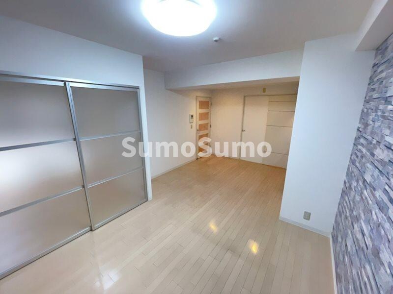 物件内観写真7　(開放的な寝室です)