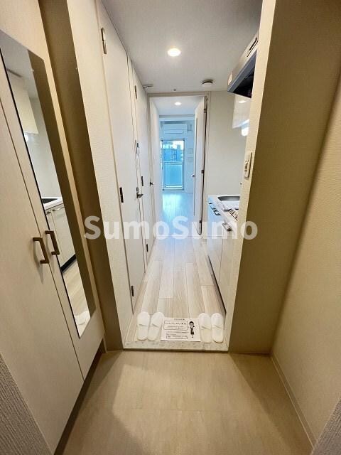 物件内観写真4　(明るい玄関です)