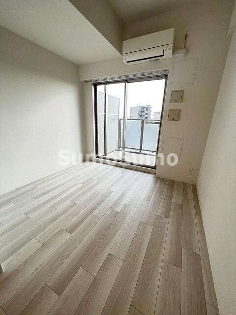 物件内観写真5　(こちらのリビングで趣味の時間をお楽しみください)